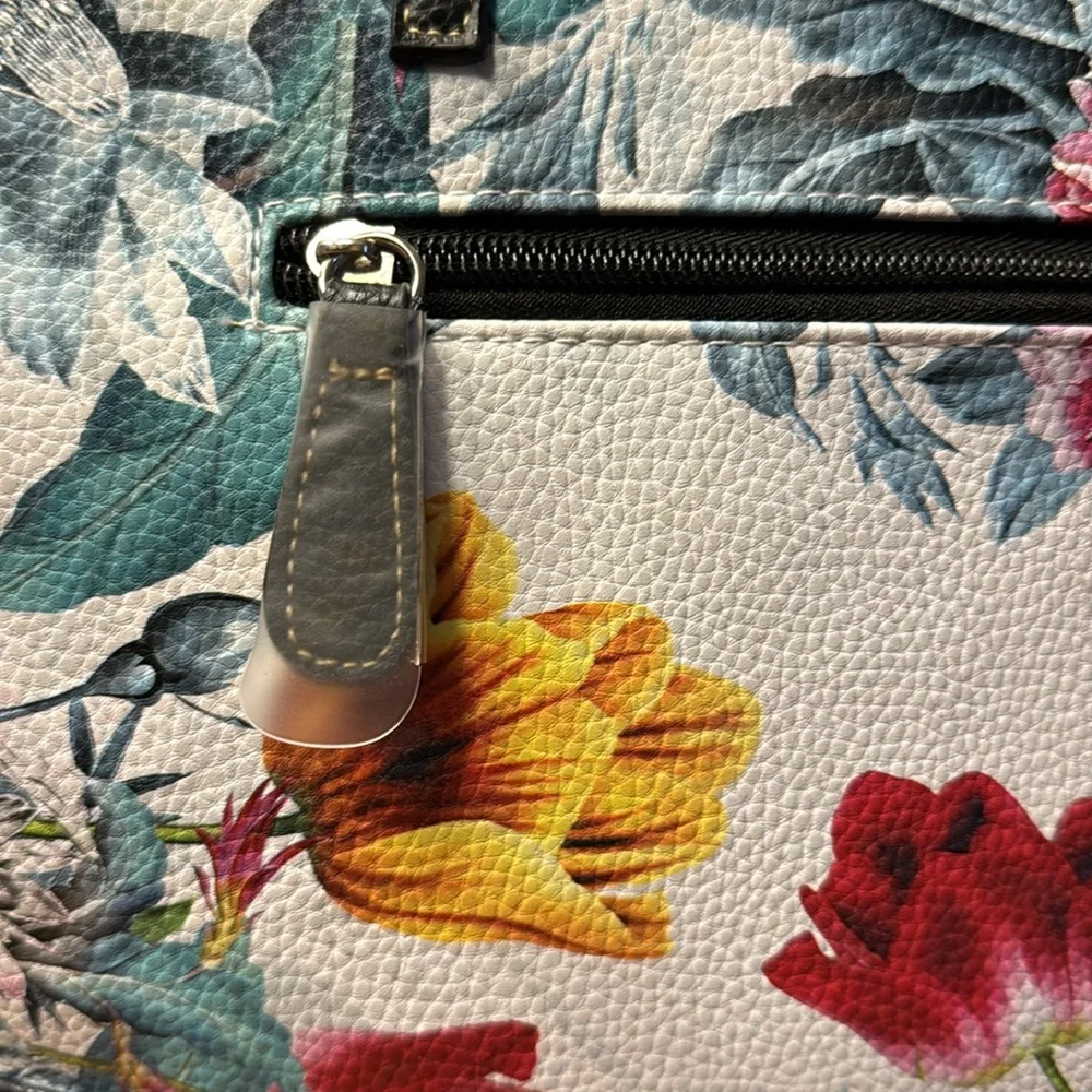 NWOT  leather tote/shoulder bag. - Picture 4 of 11
